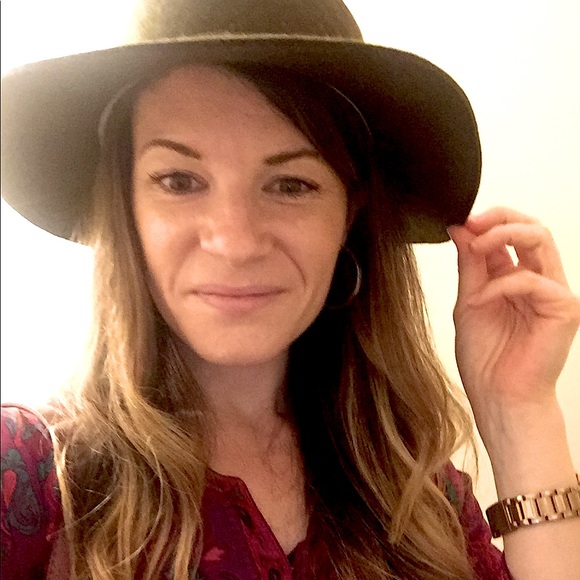 Meet your Posher, Meg - Picture 1 of 1